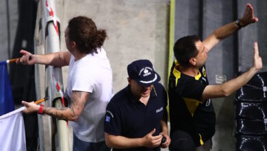 ΑΕΚ-–-Αλκαλόιντ:-Ρίψη-αντικειμένων-και-προσωρινή-διακοπή-στον-πρώτο-τελικό-του-european-cup