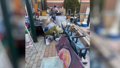 Νομική-Αθηνών:-Πανό,-τρικάκια-και-σκουπίδια-βρήκαν-οι-αρχές-στο-υπό-κατάληψη-κυλικείο-της-σχολής