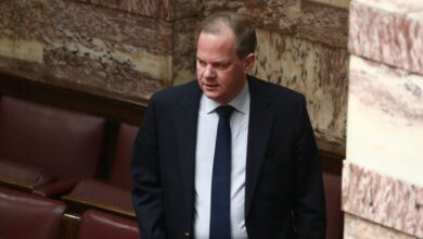 Η-ΝΔ-καταθέτει-πρόταση-για-Προανακριτική-για-τον-Κώστα-Καραμανλή-–-Γιατί-βγάζει-«αβάσιμο-νομικά»-το-κατηγορητήριο-του-ΠΑΣΟΚ