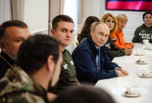 Ρωσία:-Στο-μέχρι-πρότινος-κατειλημμένο-από-ουκρανικά-στρατεύματα-Κουρσκ-ο-Βλαντίμιρ-Πούτιν