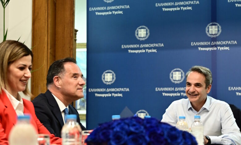 Δωρεάν-τηλεφωνικό-αριθμό-1566-για-τους-πολίτες-ανακοίνωσε-ο-Κυριάκος-Μητσοτάκης-μετά-την-επίσκεψη-στο-Υπουργείο-Υγείας