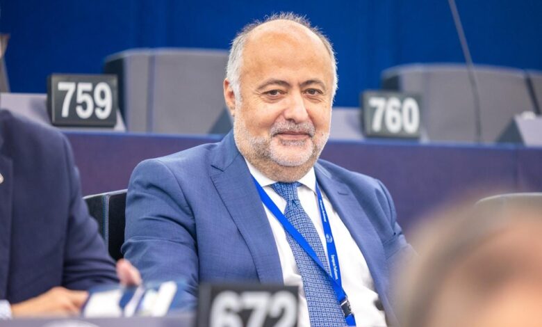 Στα-Τρίκαλα-ο-ευρωβουλευτής-Δημήτρης-Τσιόδρας