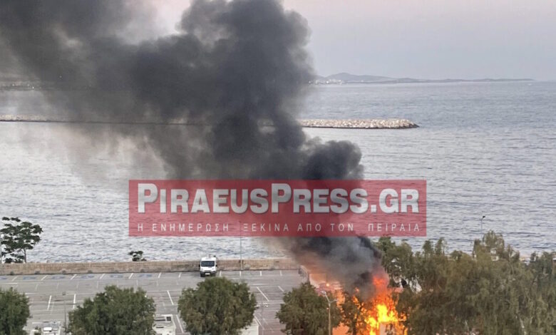 Φωτιά-σε-τροχόσπιτο-στο-Μικρολίμανο