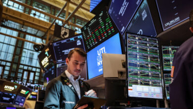 Οι-μετοχές-στη-wall-street-κλείνουν-με-αρνητικά-πρόσημα-μετά-τις-αλλεπάλληλες-απειλές-Τραμπ-για-δασμούς-σε-apple,-samsung-και-ΕΕ