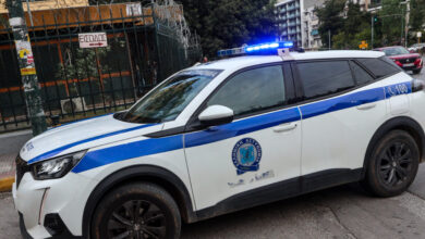 Αυτοκίνητο-έπεσε-πάνω-σε-ποδήλατα-στη-λεωφόρο-Ποσειδώνος-–-4-τραυματίες