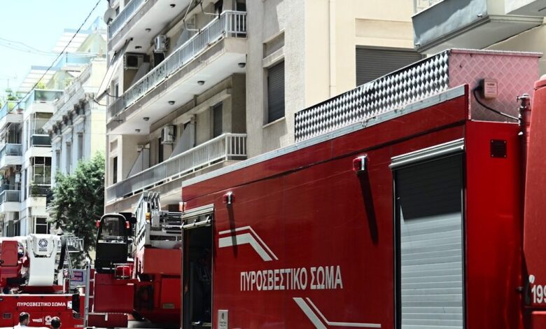 Φωτιά-σε-εγκαταλελειμμένο-κτιριο-στην-Λιοσίων-–-Στο-σημείο-12-πυροσβέστες