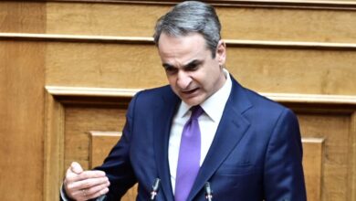 Γιατί-η-κυβέρνηση-ανοίγει-από-τώρα-τον-διάλογο-για-την-άρση-της-μονιμότητας-στο-δημόσιο-–-Τι-θα-γίνει-με-τη-Συνταγματική-Αναθεώρηση