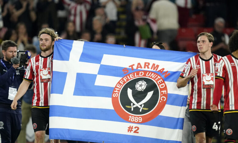 Με-φανέλες-του-Τζορτζ-Μπάλντοκ-η-Σέφιλντ-Γιουνάιτεντ-στον-τελικό-ανόδου-με-τη-Σάντερλαντ-στο-Γουέμπλεϊ