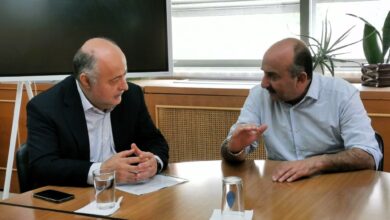 Στο-δημαρχείο-Τρικάλων-ο-ευρωβουλευτής-Δημήτρης-Τσιόδρας