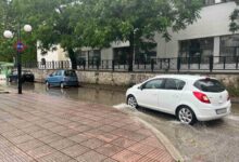 Σε-εξέλιξη-η-κακοκαιρία-στα-Τρίκαλα-–-Βροχές,-φρεάτια-και-εργοτάξια-ταλαιπωρούν-την-πόλη