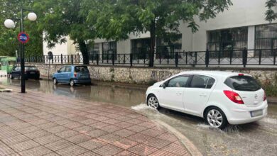 Σε-εξέλιξη-η-κακοκαιρία-στα-Τρίκαλα-–-Βροχές,-φρεάτια-και-εργοτάξια-ταλαιπωρούν-την-πόλη
