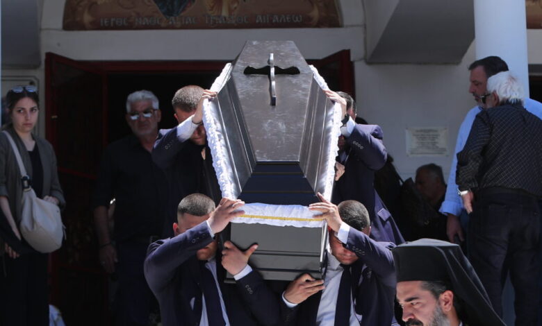 Κηδεία-Μανώλη-Παπαδόπουλου:-Η-οικογένεια-της-ΑΕΚ-αποχαιρέτησε-τον-παλαίμαχο-ποδοσφαιριστή
