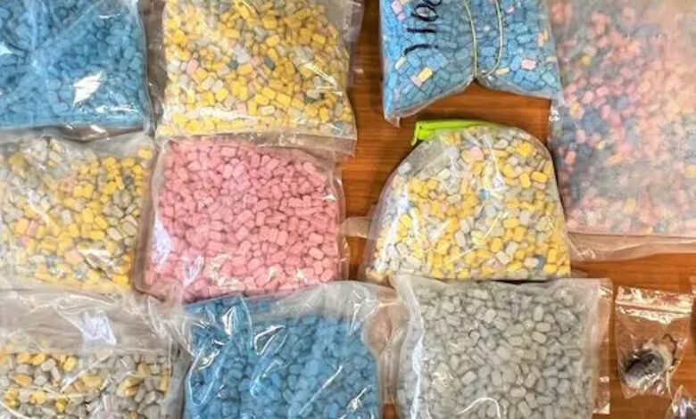 Συνελήφθησαν-με-πάνω-από-8-κιλά-κάνναβη,-κοκαΐνη-και-10.100-χάπια-«ecstasy»-–-Θα-τα-«έσπρωχναν»-σε-πιάτσες-της-Αττικής