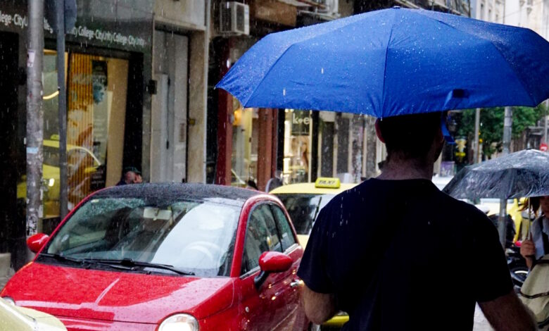Βροχερός-ο-καιρός-σήμερα:-Καταιγίδες-σχεδόν-σε-όλη-τη-χώρα,-ακόμα-και-στην-Αττική-–-27-βαθμούς-θα-δείξει-το-θερμόμετρο