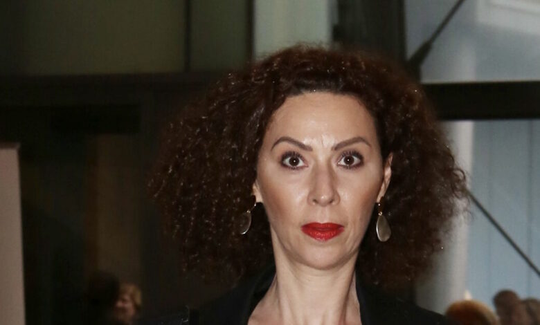 Δώρα-Χρυσικού:-«Δεν-θα-μπορούσα-να-στρέψω-την-πλάτη-μου-στην-αλήθεια»-λέει-για-Ζέτα-Δούκα-–-Γιώργο-Κιμούλη