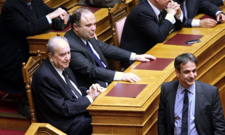 Κυριάκος-Μητσοτάκης:-Η-ανάρτηση-για-την-επέτειο-θανάτου-του-πατέρα-του-–-«Πάντα-παρών»