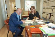 Νέο-απορριμματοφόρο-ανακύκλωσης-απέκτησε-ο-ΦοΔΣΑ-Θεσσαλίας-–-Υπογραφή-από-τον-Νίκο-Σακκά