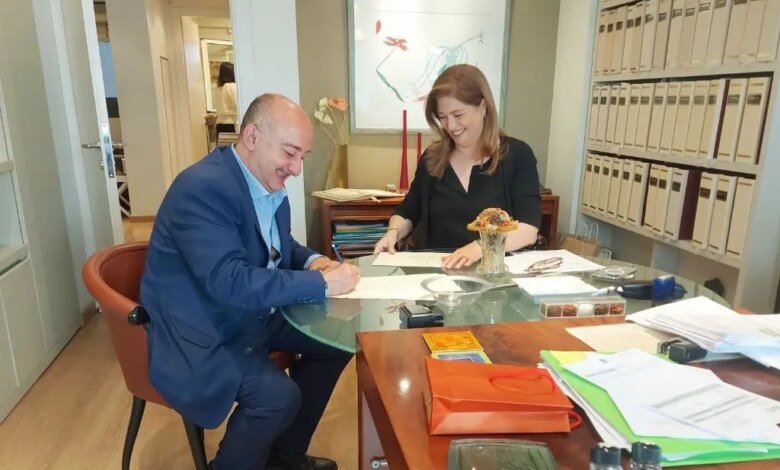 Νέο-απορριμματοφόρο-ανακύκλωσης-απέκτησε-ο-ΦοΔΣΑ-Θεσσαλίας-–-Υπογραφή-από-τον-Νίκο-Σακκά