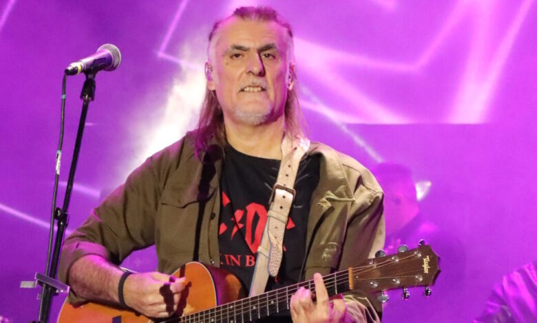 Φίλιππος-Πλιάτσικας:-«Με-τους-Πυξ-Λαξ-είχαμε-κορεστεί-τόσο-πολύ-που-δεν-μπορούσε-τίποτα-να-είναι-το-ίδιο-καλλιτεχνικά»