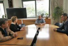 Επίσκεψη-της-γυναικείας-ομάδας-ποδοσφαίρου-Τρικάλων-στον-Δήμαρχο-Νίκο-Σακκά