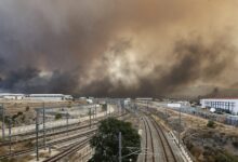 Φωτιά-στον-Ασπρόπυργο-δίπλα-στην-Αττική-Οδό