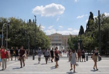 Στο-8,3%-έπεσε-η-ανεργία-τον-Απρίλιο-–-Μειώθηκε-κατά-2,5-μονάδες-μέσα-σε-ένα-χρόνο