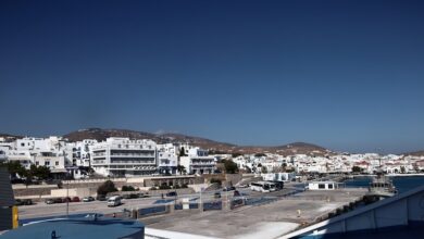 Το-πλοίο-«Αικατερίνη-Π»-χτύπησε-στην-προβλήτα-του-λιμανιού-στην-Τήνο-–-Σώοι-οι-επιβάτες