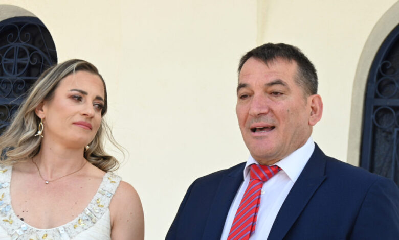 Πύρρος-Δήμας:-Η-εξήγηση-για-την-απουσία-των-μεγαλύτερων-παιδιών-του-από-τη-βάφτιση-της-κόρης-του