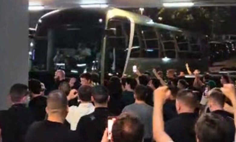 Παναθηναϊκός:-Εκατοντάδες-οπαδοί-των-πρασίνων-αποθέωσαν-Αταμάν-και-παίκτες-στο-ΟΑΚΑ