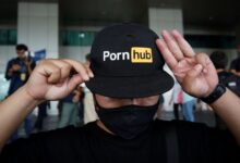«Μαύρο»-από-αύριο-σε-youporn,-pornhub-και-redtube-στην-Γαλλία-ως-ένδειξη-διαμαρτυρίας-για-την-υποχρεωτική-επαλήθευση-της-ηλικίας