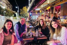 Δημαρχεύων-Παζαΐτης:-Από-τα-σκήπτρα-της-εξουσίας…-στο-cafe-της-χαλάρωσης