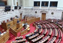 Μονή-Σινά:-Ένταση-στη-Βουλή-ανάμεσα-σε-Χατζηβασιλείου,-Νατσιό-και-Καζαμία-–-«Εθνική-ταπείνωση»-λέει-η-αντιπολίτευση-–-«Είστε-Κασσάνδρες-κακών»-απαντά-η-κυβέρνηση