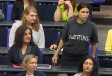Η-πρόεδρος-της-bundestag-απέβαλε-βουλευτή-που-φορούσε-μπλούζα-με-την-λέξη-«Παλαιστίνη»