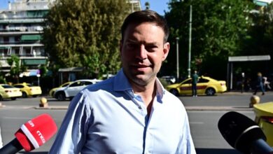 Ο-Στέφανος-Κασσελάκης-παίρνει-πίσω-τις-υπογραφές-των-βουλευτών-του-από-την-πρόταση-του-ΣΥΡΙΖΑ-–-Υπέρ-της-πρότασης-Καρυστιανού