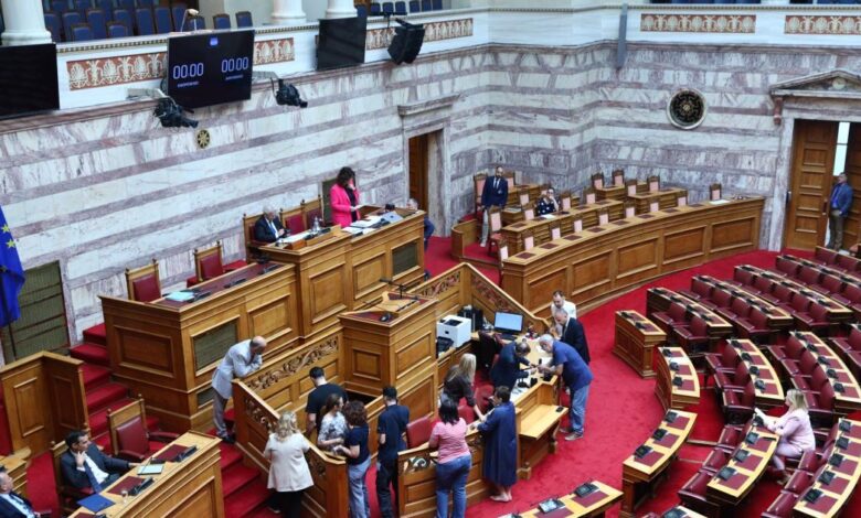 Βουλή:-Ανακοινώθηκε-στην-Ολομέλεια-η-πρόταση-Καρυστιανού-για-προανακριτική