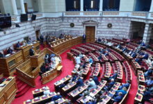 Προανακριτική-για-τα-Τέμπη:-Οι-αντιφάσεις-που-αναδεικνύει-το-Μαξίμου,-οι-14-κάλπες-και-η-αριθμητική-των-ψήφων-για-τη-σύστασή-της