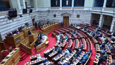 Προανακριτική-για-τα-Τέμπη:-Οι-αντιφάσεις-που-αναδεικνύει-το-Μαξίμου,-οι-14-κάλπες-και-η-αριθμητική-των-ψήφων-για-τη-σύστασή-της