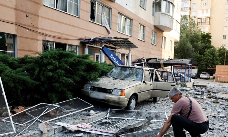Ουκρανία:-Διασώστες-οι-3-από-τους-4-νεκρούς-που-σκοτώθηκαν-από-ρωσική-επίθεση-με-450-drones-και-πυραύλους