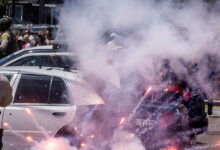 Το-Λος-aντζελες-φλέγεται:-Ξεσηκωμός-κατά-του-Τραμπ-για-τις-συλλήψεις-μεταναστών-–-Το-χάος-με-τα-επεισόδια-μέσα-από-συγκλονιστικές-εικόνες