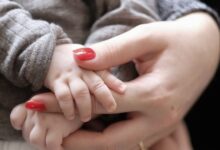 Πάρος:-Τι-υποστήριξε-η-μητέρα-του-μωρού-που-ξεψύχησε-–-Κρατούμενοι-οι-γονείς-μετά-τις-πληροφορίες-ότι-το-είχαν-για-ώρες-στον-ήλιο