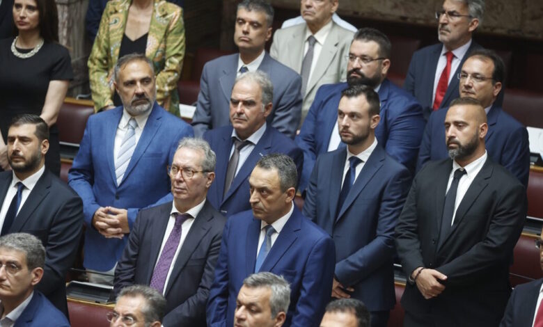 Τίτλοι-τέλους-για-τους-Σπαρτιάτες-–-Διαλύθηκε-η-Κοινοβουλευτική-τους-Ομάδα