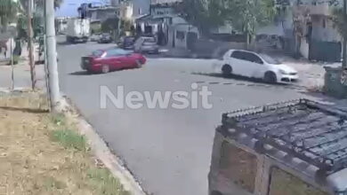 Μενίδι:-Βίντεο-ντοκουμέντο-από-τη-στιγμή-που-οδηγός-παραβιάζει-το-stop-και-πέφτει-σε-σκουπίδια- 