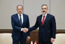 Ο-Λαβρόφ-και-ο-Φιντάν-συμφωνούν-ότι-οι-εχθροπραξίες-στη-Μέση-Ανατολή-πρέπει-να-σταματήσουν