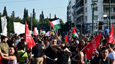 Ένταση-στην-πορεία-για-την-Παλαιστίνη-στο-Σύνταγμα:-Πλήθος-κόσμου-φώναξε-συνθήματα-κατά-του-πολέμου-–-Δείτε-βίντεο-και-φωτογραφίες