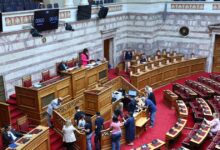 Βουλή:-Με-ονομαστική-ψηφοφορία-η-συζήτηση-για-την-προνακριτική-για-τα-Τέμπη