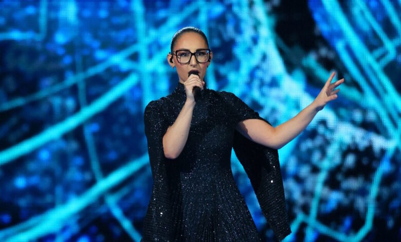 mad-video-music-awards-2025:-Η-klavdia-ερμήνευσε-την-«Αστερομάτα»-και-αποθεώθηκε
