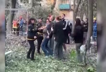 Ουκρανία:-Πατέρας-καταρρέει-όταν-μαθαίνει-πως-ο-γιος-του-σκοτώθηκε-σε-βομβαρδισμό-στο-Κίεβο-–-Δείτε-βίντεο