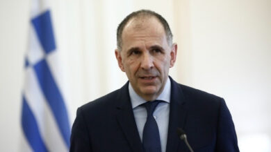Την-επιχείρηση-απομάκρυνσης-των-Ελλήνων-στο-Ιράν,-ανακοίνωσε-ο-Γεραπετρίτης