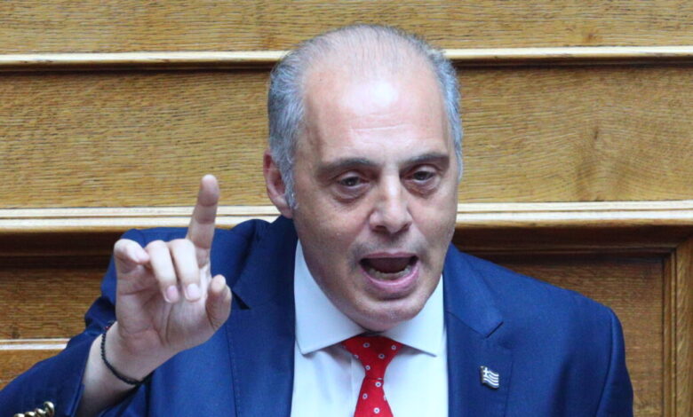 Η-άγρια-κόντρα-Μητσοτάκη-–-Παππά-στη-Βουλή-και-το-«Ποιος-νομίζεις-ότι-είσαι-ρε»-του-Βελόπουλου-στον-πρωθυπουργό