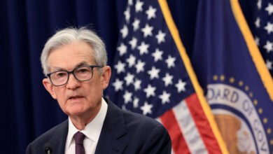 fed:-Αμετάβλητα-άφησε-τα-επιτόκια-η-κεντρική-τράπεζα-–-Χαμηλότερη-ανάπτυξη,-υψηλότερος-πληθωρισμός